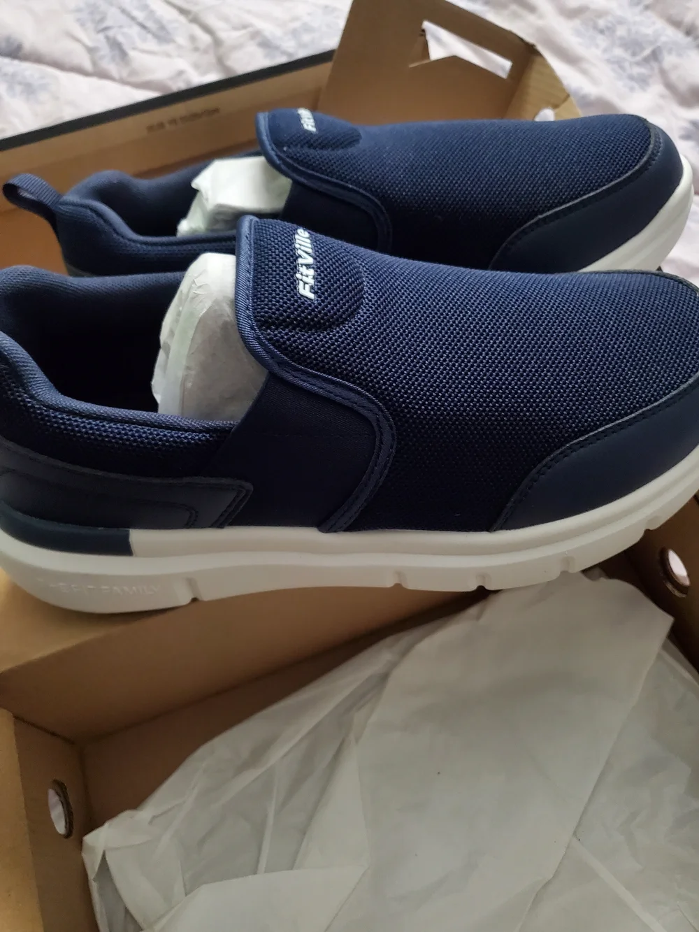 Men's Navy Fitville Sneakers Heel And Arch Support Size 9W... New In Box